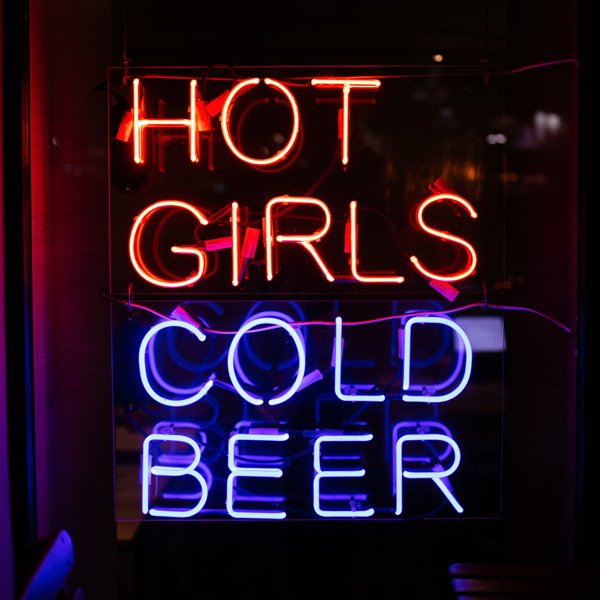 Custom-Beer-Neon-Sign--hot-girls-cold-beer